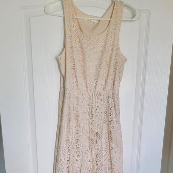 DRESS... LACED GORGEOUSLY ROMANTIC - Picture 1 of 3